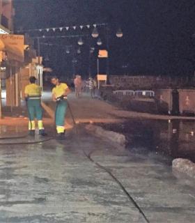 El Ayuntamiento de Telde recoge unas 9,5 toneladas de basura tras la noche de los fuegos de Melenara. · foto 8
