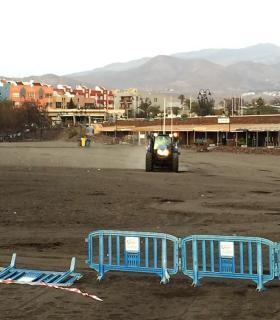 El Ayuntamiento de Telde recoge unas 9,5 toneladas de basura tras la noche de los fuegos de Melenara. · foto 3