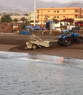 El Ayuntamiento de Telde recoge unas 9,5 toneladas de basura tras la noche de los fuegos de Melenara. · foto 10