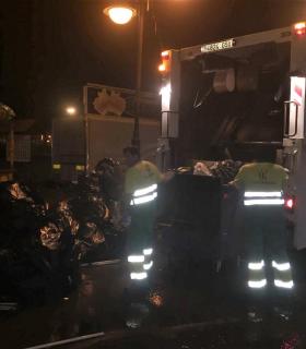 El Ayuntamiento de Telde recoge unas 9,5 toneladas de basura tras la noche de los fuegos de Melenara. · foto 14