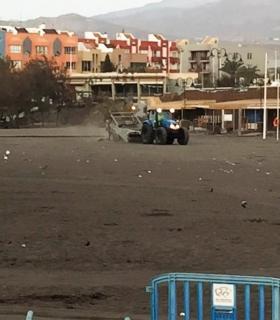 El Ayuntamiento de Telde recoge unas 9,5 toneladas de basura tras la noche de los fuegos de Melenara. · foto 16