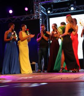 Paula Santana Domínguez proclamada Miss Antigua 2017 en una noche de pasarela y espectáculo. · foto 3