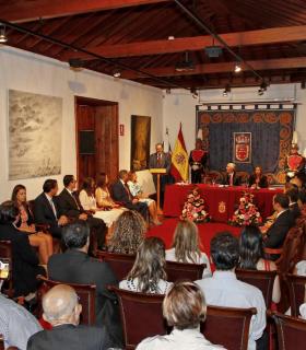 El acto de la lectura del pregón de las Fiestas del Cristo de Tacoronte 2017 ensalza la figura del doctor Ernesto Castro Martín y de toda su familia. · foto 1
