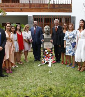 El acto de la lectura del pregón de las Fiestas del Cristo de Tacoronte 2017 ensalza la figura del doctor Ernesto Castro Martín y de toda su familia. · foto 2