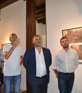 La Casa de Los Capitanes acoge la XII Exposición Fotográfica de Alumni ULL, dedicada este año a las tunas de La Laguna. · foto 3