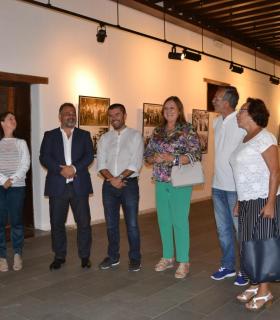 La Casa de Los Capitanes acoge la XII Exposición Fotográfica de Alumni ULL, dedicada este año a las tunas de La Laguna. · foto 2