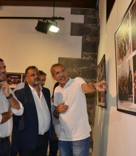 La Casa de Los Capitanes acoge la XII Exposición Fotográfica de Alumni ULL, dedicada este año a las tunas de La Laguna. · foto 1