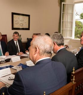 Fernando Clavijo y Vasco Alves Cordeiro firman un acuerdo de colaboración en materia de innovación, desarrollo y energías renovables. · foto 3