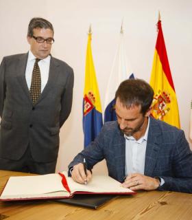 El primer teniente de alcalde, Javier Doreste, mantiene un encuentro con el embajador de Nueva Zelanda en España. · foto 4