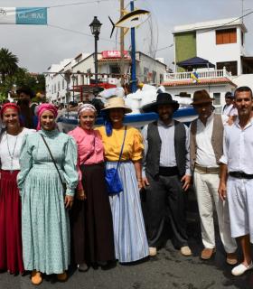 Mogán ofrece a la Virgen del Pino en Teror más de 1.000 kilos de fruta y más de 200 kilos de pescado. · foto 7