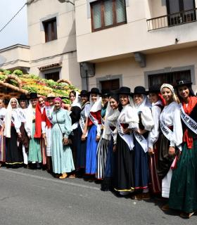 Mogán ofrece a la Virgen del Pino en Teror más de 1.000 kilos de fruta y más de 200 kilos de pescado. · foto 4