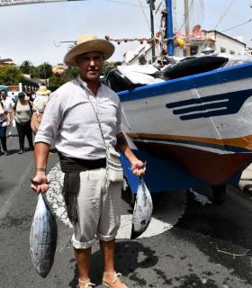 Mogán ofrece a la Virgen del Pino en Teror más de 1.000 kilos de fruta y más de 200 kilos de pescado. · foto 6