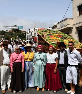 Mogán ofrece a la Virgen del Pino en Teror más de 1.000 kilos de fruta y más de 200 kilos de pescado. · foto 8