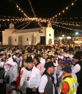 El Consorcio de Emergencias de Lanzarote lanza una campaña, una aplicación original, por municipios e imprescindible para los romeros que se acerquen a Los Dolores. · foto 1