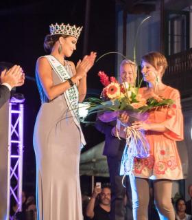 Daira Santana se alza como Miss Universo Las Palmas 2017 en Mogán. · foto 4