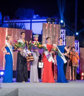 Daira Santana se alza como Miss Universo Las Palmas 2017 en Mogán. · foto 2