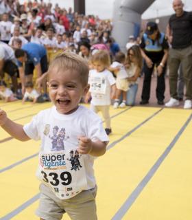 Más de 500 niños participan en la primera carrera Super Agente Kids que organiza la Policía Local de Las Palmas de Gran Canaria. · foto 5