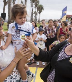 Más de 500 niños participan en la primera carrera Super Agente Kids que organiza la Policía Local de Las Palmas de Gran Canaria. · foto 6