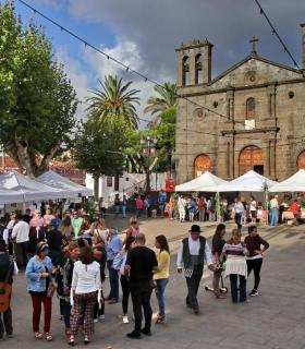 El Martes de Tradiciones llena la plaza del Cristo con esencias de la cultura canaria. · foto 3