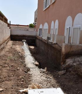 Obras de mejora de las redes de abastecimiento y saneamiento de la escuela infantil de Radazul. · foto 2
