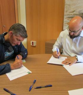 Deportes firma con Trican un acuerdo para patrocinar a Las Palmas de Gran Canaria como ciudad de triatlones. · foto 1