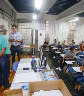 Más de 400 aspirantes participan en la segunda prueba de las oposiciones a agentes de la Policía Local de Las Palmas de Gran Canaria. · foto 2