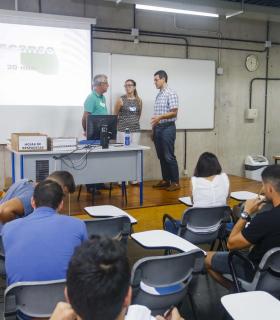 Más de 400 aspirantes participan en la segunda prueba de las oposiciones a agentes de la Policía Local de Las Palmas de Gran Canaria. · foto 4