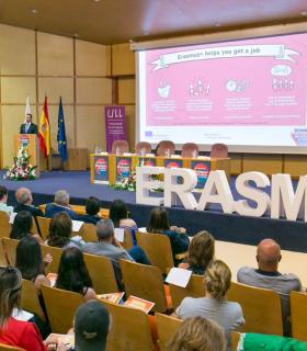 La ULL recibe a los primeros estudiantes Erasmus del curso y celebra el 30 aniversario de este programa de intercambio. · foto 1
