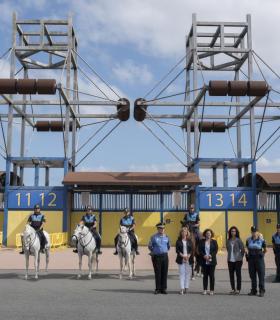 Agentes de la Policía Local patrullarán a caballo para reforzar la seguridad en los partidos de fútbol de la UD Las Palmas. · foto 4