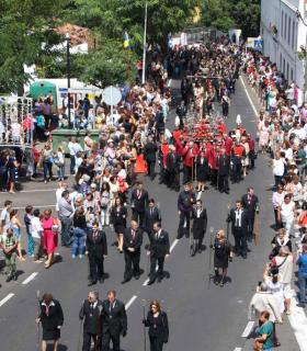 Devoción y emociones intensas en el día grande de las fiestas del Cristo de Tacoronte. · foto 1