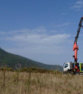Los Realejos continúa su proyecto de limpieza ambiental con la eliminación de 700 metros de cableado aéreo en Palo Blanco. · foto 2