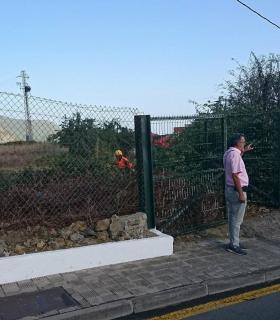 Los Realejos continúa su proyecto de limpieza ambiental con la eliminación de 700 metros de cableado aéreo en Palo Blanco. · foto 1