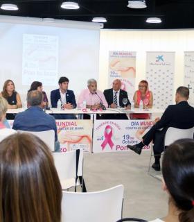 Adeje y Arona apoyan la campaña de lazos rosa por un mundo sin cáncer. · foto 1