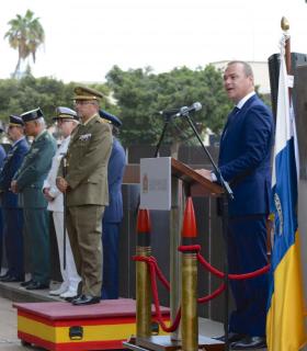 El Alcalde preside en los Jardines de La Luz el acto que conmemora el 422 aniversario de la Batalla de La Naval. · foto 4