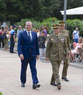 El Alcalde preside en los Jardines de La Luz el acto que conmemora el 422 aniversario de la Batalla de La Naval. · foto 2