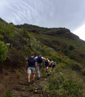 Un millar de personas disfrutaron de las rutas y actividades del Festival Internacional de Senderismo y Montaña de La Palma. · foto 2