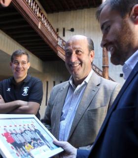 Deportes felicita al Iberia Toscal y al Ademi Tenerife tras sus éxitos en el Campeonato de España de fútbol sala adaptado. · foto 1