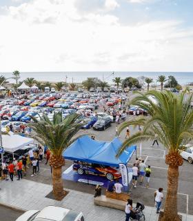 Más de 2.000 personas comparten su afición por el motor en el 2º Encuentro Solidario de Coches Japoneses en Arguineguín. · foto 3