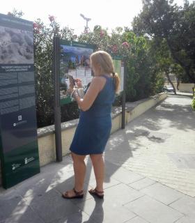 Arucas inicia la instalación de la nueva señalética turística peatonal en el municipio. · foto 1