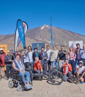 La deportista paralímpica Gema Hassen-Bey inicia su reto de coronar el Teide, el punto más alto de España. · foto 3