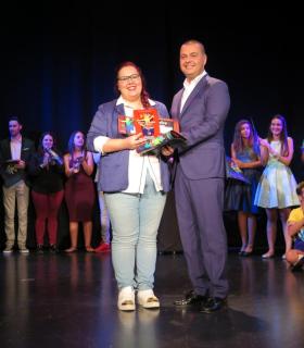 Vicky Armas se alzó con el Primer Premio del certamen de habilidades artísticas Guía tú vales celebrado en el Teatro Hespérides. · foto 2
