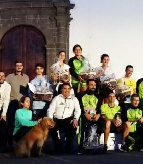 Ayoze Pérez Tejera y Carlota González Hernández, ganadores generales de la IV Carrera Noche Güimarera. · foto 4