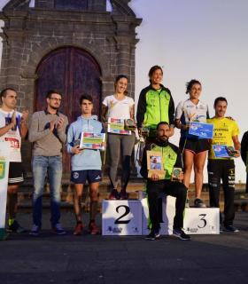 Ayoze Pérez Tejera y Carlota González Hernández, ganadores generales de la IV Carrera Noche Güimarera. · foto 2