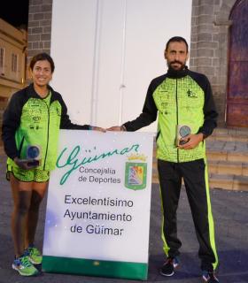 Ayoze Pérez Tejera y Carlota González Hernández, ganadores generales de la IV Carrera Noche Güimarera. · foto 3