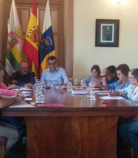 Toma de posesión del nuevo concejal del Ayuntamiento de Haría. · foto 2