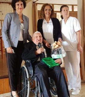 El Cabildo homenajea al garafiano Florencio García Medina por sus 102 años. · foto 1
