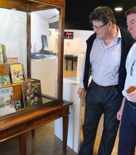 La Biblioteca Municipal Central de Santa Cruz de Tenerife expone libros, novelas por entregas y cómics antiguos. · foto 1