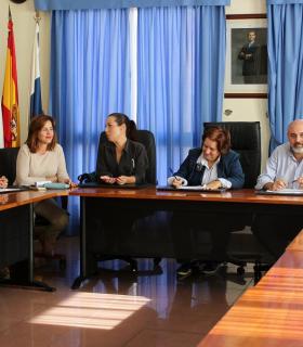 El municipio de San Juan de La Rambla recibe a las diputadas Patricia Hernández y Teresa Cruz. · foto 1