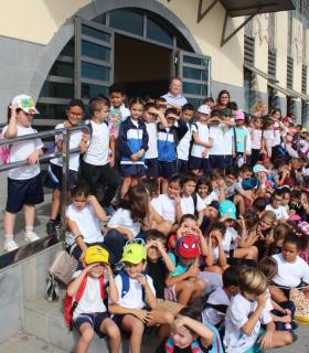 Visita al Ayuntamiento de Candelaria de los alumnos de 1º y 2º del CEIP Príncipe Felipe. · foto 2