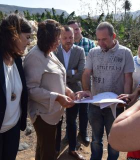 La consejera de Educación se compromete en Gáldar a iniciar en enero la licitación de las obras del nuevo Instituto. · foto 3